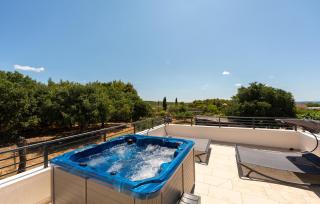 4 Bedroom Gorgeous Apartment In Korlat - Korlat - 0
