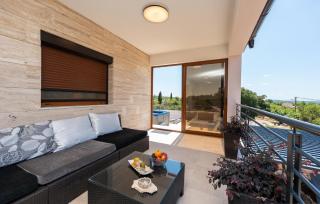 4 Bedroom Gorgeous Apartment In Korlat - 9