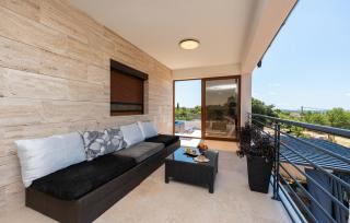 4 Bedroom Gorgeous Apartment In Korlat - Korlat - 1