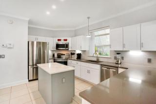 Pet Friendly! 5 BR/5.5 Bath Luxury~Private Pool~Cabana~Steps to Beach - 6