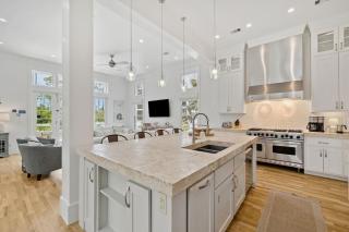 Private Pool, Lake Views, Great Outdoor Space - Lake District Home in Watercolor, FL home - Santa Rosa Beach - 2