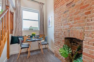 Unique Rooftop Retreat - City View - Sleeps 4 - Canterbury - 8