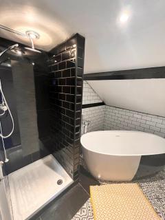 Spacious 6 bedroom retreat in Milford Haven - 2