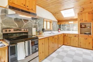 Shohola Creek On-Site Updated Getaway with Deck! - Shohola - 6