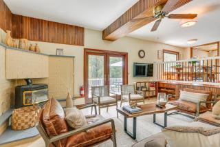 Shohola Creek On-Site Updated Getaway with Deck! - 7