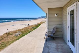 Oceanfront Condo - Easy Beach Access - Pool and Hot Tub - 4