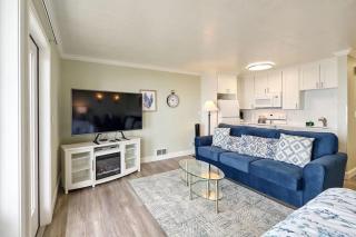 Oceanfront Condo - Easy Beach Access - Pool and Hot Tub - Lincoln City - 1