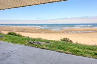 Ground Floor Oceanfront Condo - Full Kitchen - Pool & Hot Tub - 8