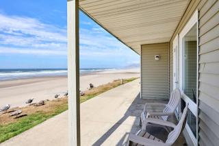 Oceanfront Studio - Ground Floor - King Bed - Easy Beach Access - Pool & Hot Tub - Lincoln City - 7