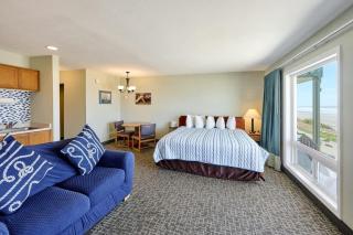 Oceanfront Studio - Ground Floor - King Bed - Easy Beach Access - Pool & Hot Tub - Lincoln City - 4