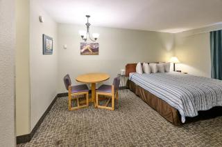 Oceanfront Studio - Ground Floor - King Bed - Easy Beach Access - Pool & Hot Tub - Lincoln City - 1