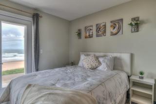 Ground Level Oceanfront Studio - Full Kitchen - Easy Beach Access - Pool & Hot Tub - 9