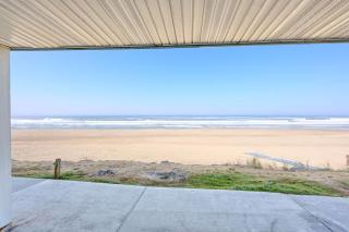 Beachfront Condo - Ground Floor - Ocean Views - Pool & Hot Tub - 7