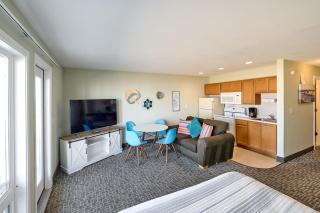 Beachfront Condo - Ground Floor - Ocean Views - Pool & Hot Tub - Lincoln City - 3