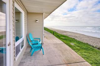Oceanfront Condo - Beach Access - King Bed & Full Kitchen - Pool and Hot Tub - 7
