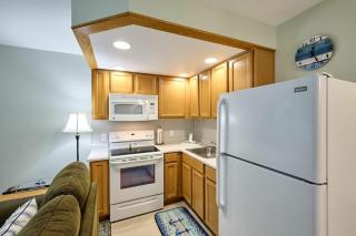 Fireplace Studio - Ground Level - Beach Access - Pool & Hot Tub - 1