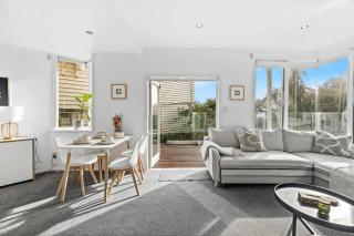 Charming 2BR Hideaway Near City & Peaceful Bay - Auckland - 0