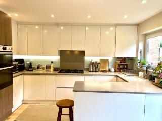 Chic Marlow Escape - Courtyard, River and Fun! Near Windsor and Henley - 4