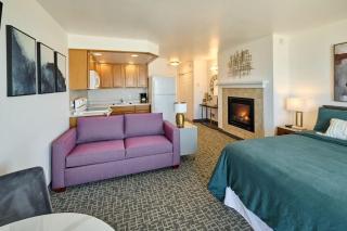 Ground Floor Studio - Easy Beach Access - Pool and Hot Tub - Lincoln City - 3