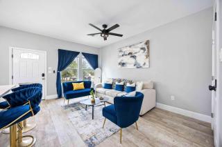 4BD-4BA Houston Central Modern w Backyard - 5