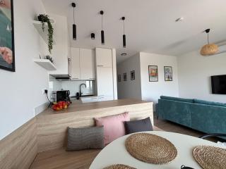 Family Apartment with Breathtaking Sea & Island Views - 3