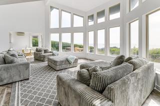 3-Acre Property Beachfront Home in Smith River! - 8