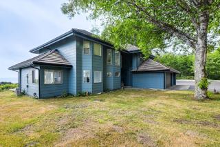 3-Acre Property Beachfront Home in Smith River! - Smith River - 0