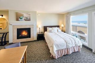 Oceanfront Studio With Full Kitchen - Beach Access - Pool & Hot Tub - 4