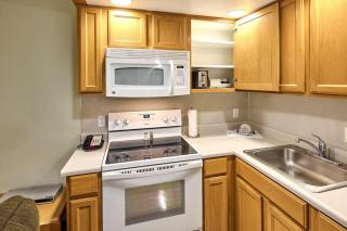 Oceanfront Studio With Full Kitchen - Beach Access - Pool & Hot Tub - 9