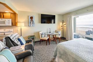 Ground Floor Queen Studio - Ocean View - Pool and Hot Tub - 9