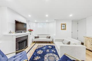 East Lincoln Park Gem Spacious 4 BR - 7
