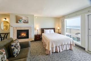Ground Floor Fireplace Studio - Ocean View & Beach Access - Pool and Hot Tub - 6