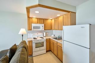 Ground Floor Fireplace Studio - Ocean View & Beach Access - Pool and Hot Tub - 2