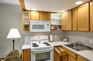 Ground Floor Fireplace Studio - Ocean View & Beach Access - Pool and Hot Tub - 1