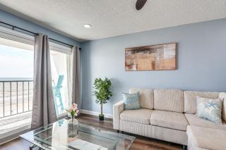Beachside Galveston Condo with Pool Near Cruise Port - 5