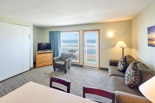 Corner Oceanview King Suite Full Kitchen Beach Access Pool & Hot Tub - 0