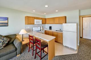 Corner Oceanview King Suite Full Kitchen Beach Access Pool & Hot Tub - 1