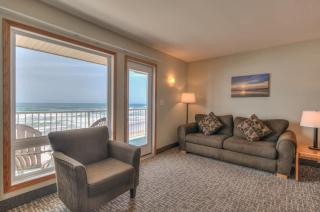 Oceanfront One Bedroom Suite Stunning Views & King Bed - Lincoln City - 9