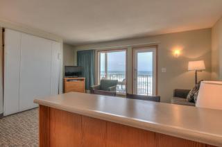 Oceanfront One Bedroom Suite Stunning Views & King Bed - 7