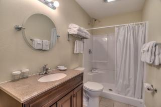 Oceanfront One Bedroom Suite Stunning Views & King Bed - Lincoln City - 2