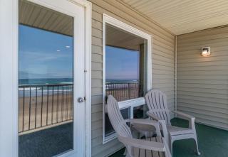 Family Suite - Sleeps Six - Ocean View & Beach Access - Pool & Hot Tub - 9
