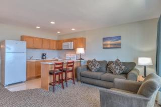 Family Suite - Sleeps Six - Ocean View & Beach Access - Pool & Hot Tub - 7