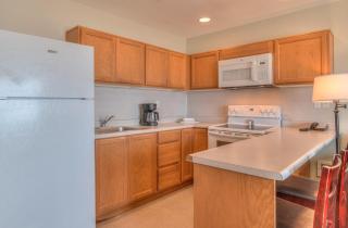 Family Suite - Sleeps Six - Ocean View & Beach Access - Pool & Hot Tub - 3