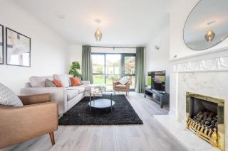 Trinity View by Tŷ SA - Beautiful 5 bed in Newport - Caerleon - 0