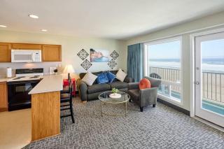 Family Suite - Sleeps Six - Ocean Views & Beach Access - Pool and Hot Tub - Lincoln City - 0
