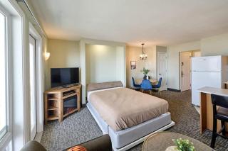 Family Suite - Sleeps Six - Ocean Views & Beach Access - Pool and Hot Tub - 2