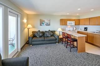 Oceanfront Suite - Beach Access - Heated Pool and Hot Tub - Lincoln City - 3