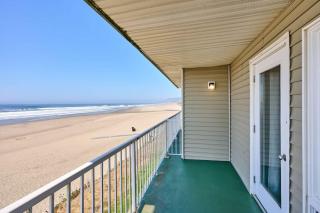 Oceanfront Suite - Sleeps Six - Full Kitchen - Pool and Hot Tub - 5