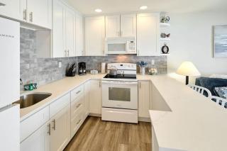 Oceanfront Suite - Sleeps Six - Heated Pool and Hot Tub - 2