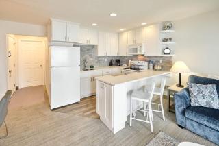 Oceanfront Suite - Sleeps Six - Heated Pool and Hot Tub - 7